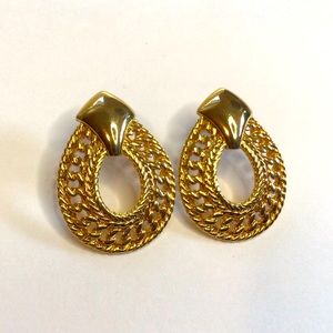 Stunning Vintage Avon Large Gold Tone Filigree Teardrop Pierced Earrings.